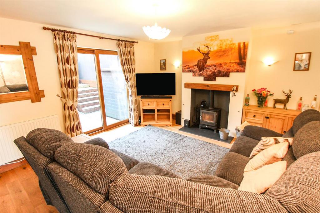 Tenbury Road, Clee Hill, Ludlow 3 bed detached house £299,950