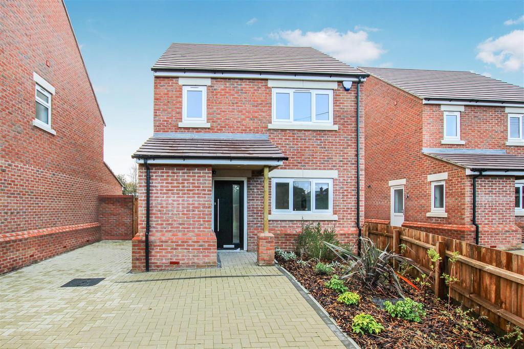 (3) Danes Way, Pilgrims Hatch, Brentwood 3 bed detached house for sale