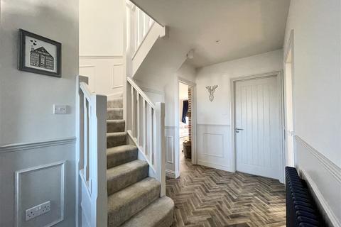 4 bedroom chalet for sale - St. James Crescent, Bexhill-On-Sea