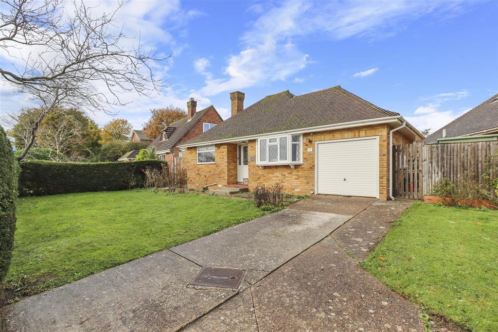 Hawthylands Road, Hailsham 2 bed detached bungalow £400,000