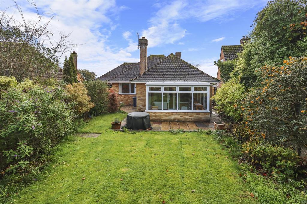Hawthylands Road, Hailsham 2 bed detached bungalow £400,000
