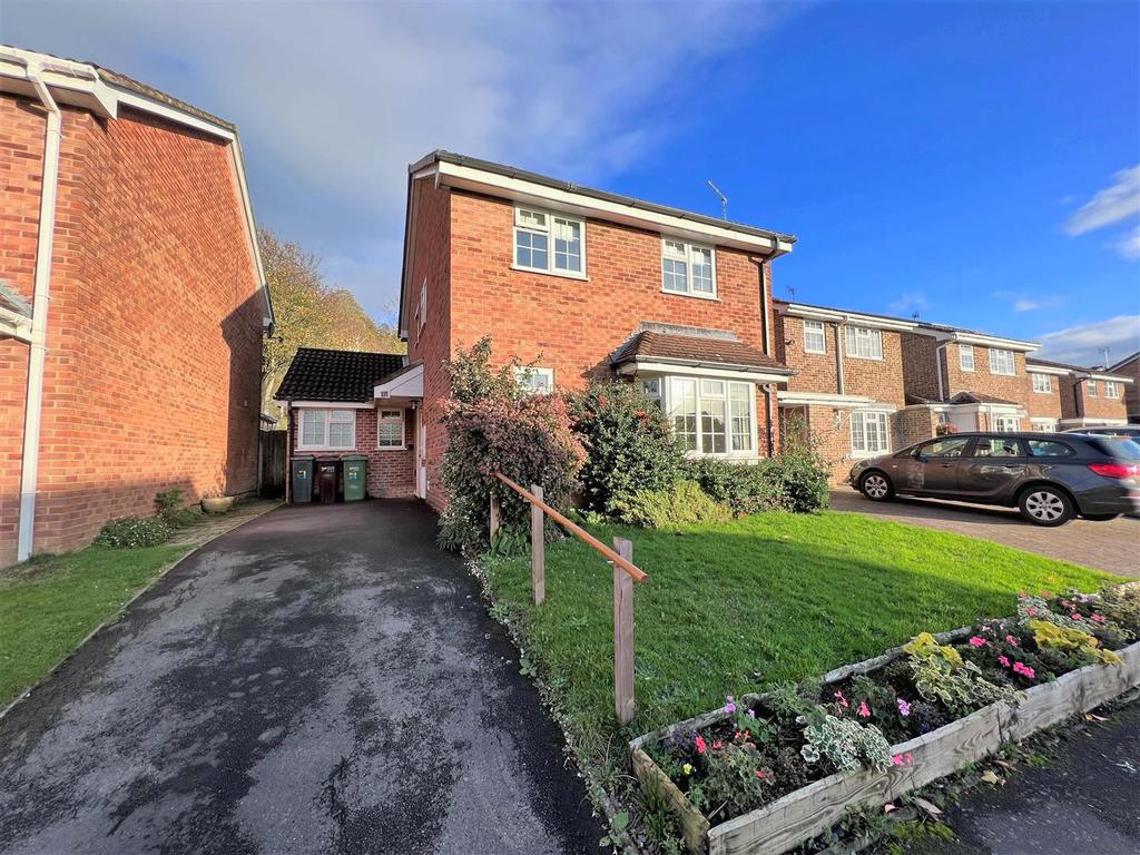 Rosedale Avenue, Stonehouse 3 bed detached house £395,000