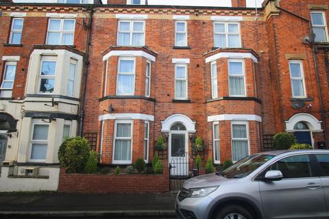 7 bedroom terraced house for sale - South Street, Bridlington