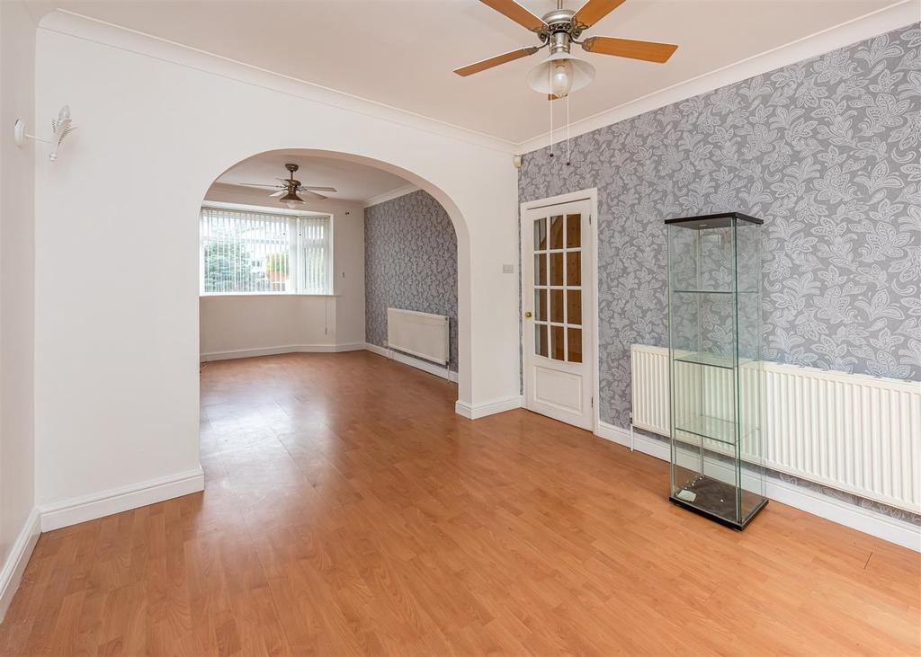 140 Oxley Moor Road, Oxley, Wolverhampton 3 bed semidetached house £