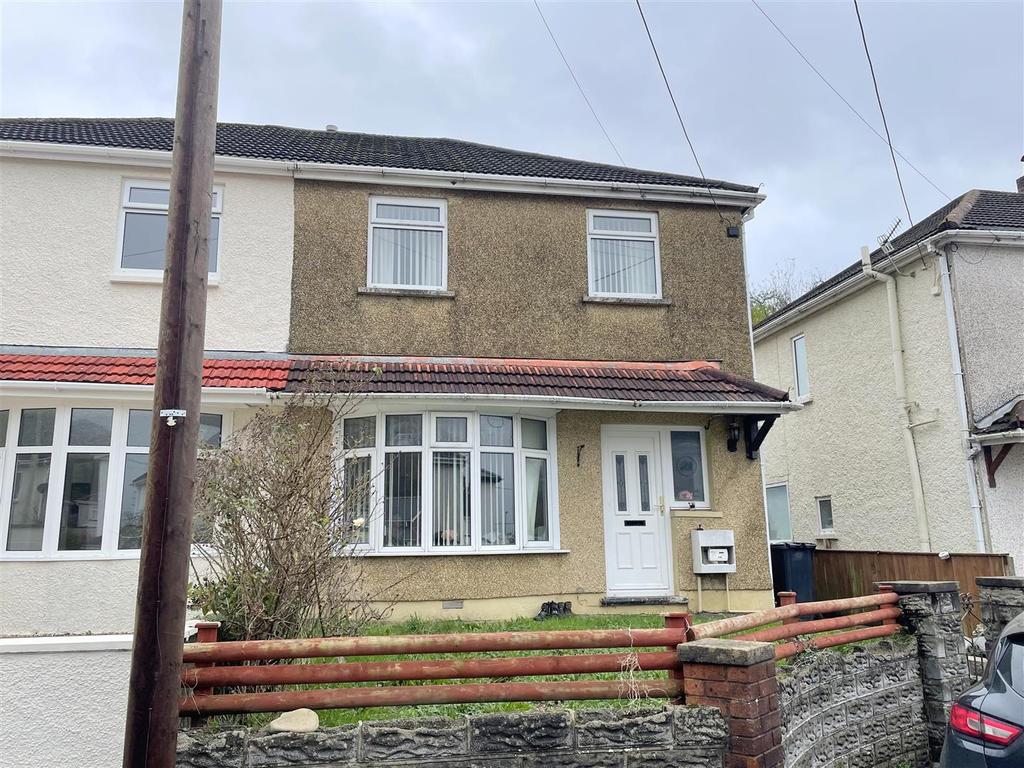 Woodland Park, Glynneath, Neath 2 bed semidetached house £120,000
