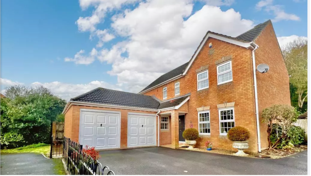 Great Oaks Park, Rogerstone NP10 4 bed detached house £550,000