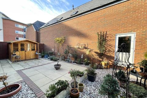 4 bedroom townhouse for sale - Suffolk Drive, Gloucester