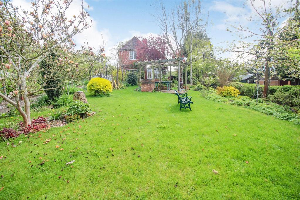 Fosse Way, Offchurch, Leamington Spa 3 Bed Detached House - £560,000