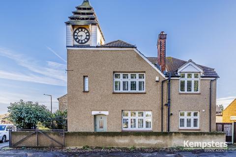 42 Dock Road, Grays, RM17 6EX