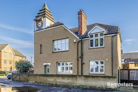 42 Dock Road, Grays, RM17 6EX