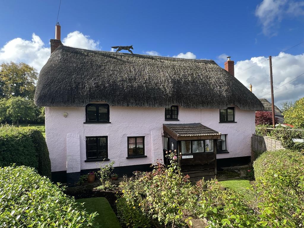 Broadclyst Road, Exeter, EX5 2 bed detached house for sale £425,000