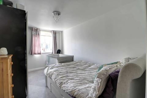 2 bedroom flat for sale - Wiltshire Crescent, Basingstoke  RG22 5FE