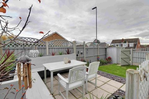 4 bedroom semi-detached house for sale - Ullswater Crescent, Woodlesford, Leeds LS26 8RS