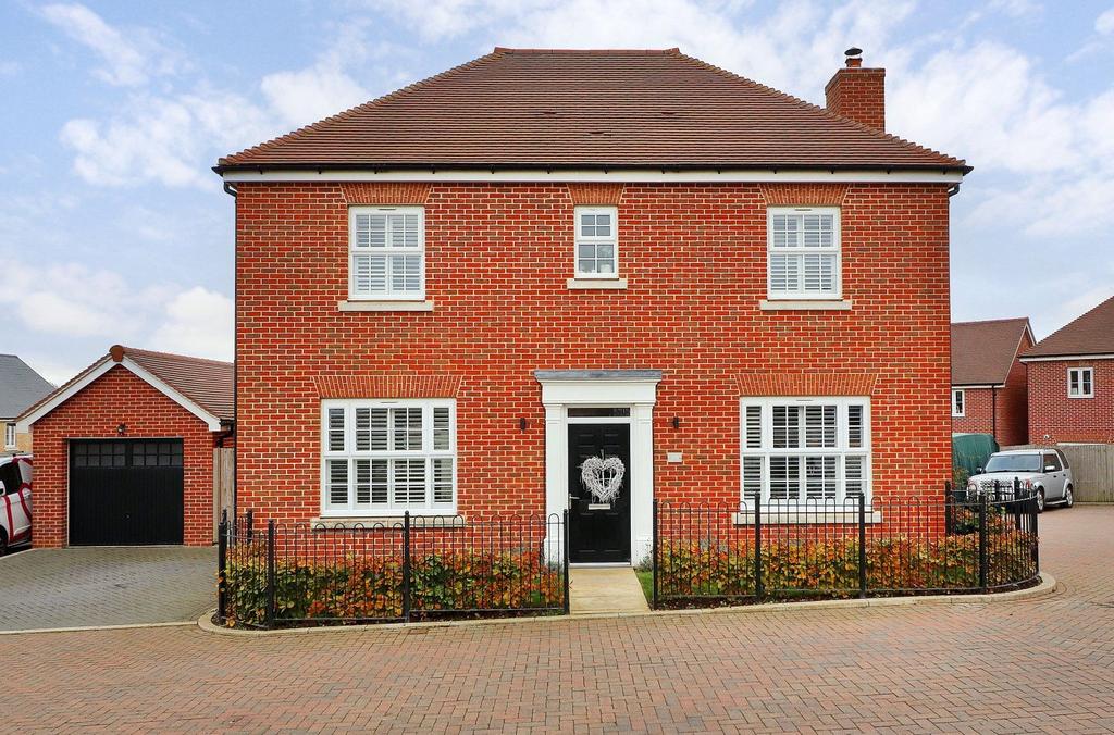 Merlin Avenue, Whitfield, Nr Dover, CT16 4 bed detached house for sale