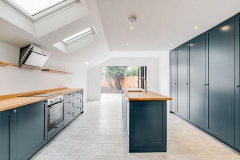 71 Staines Road, Twickenham, TW2 5BE