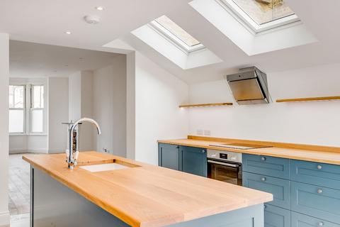 71 Staines Road, Twickenham, TW2 5BE