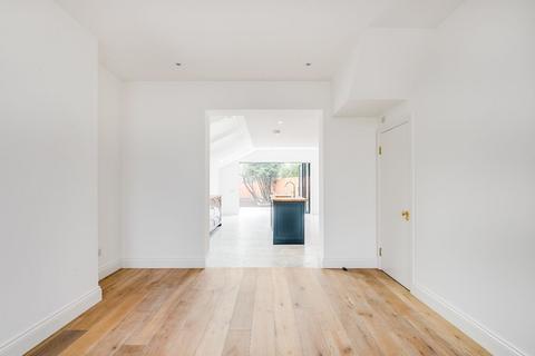 71 Staines Road, Twickenham, TW2 5BE