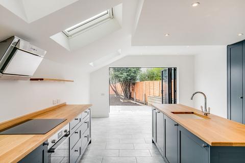 71 Staines Road, Twickenham, TW2 5BE