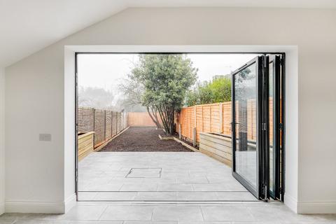 71 Staines Road, Twickenham, TW2 5BE