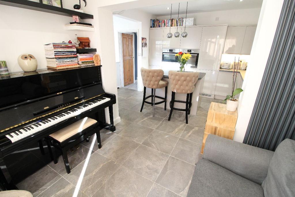 Hilston Avenue, Wolverhampton 3 bed semidetached house for sale £265,000