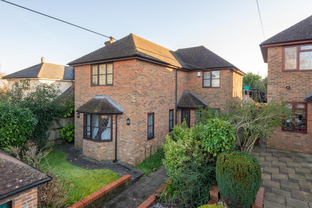 Lenham Road, Platts Heath 4 bed detached house £475,000