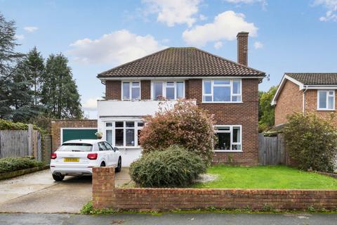 4 bedroom detached house to rent - Heathside, Esher