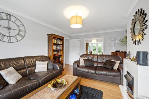 4 bedroom detached house to rent, Heathside, Esher