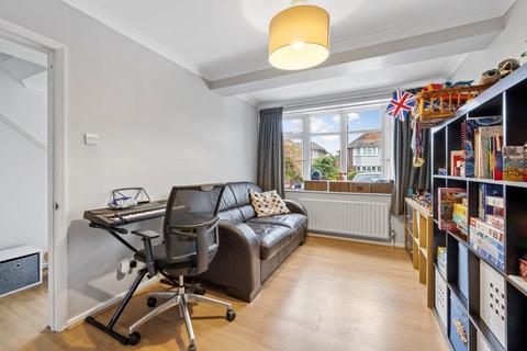 4 bedroom detached house to rent, Heathside, Esher
