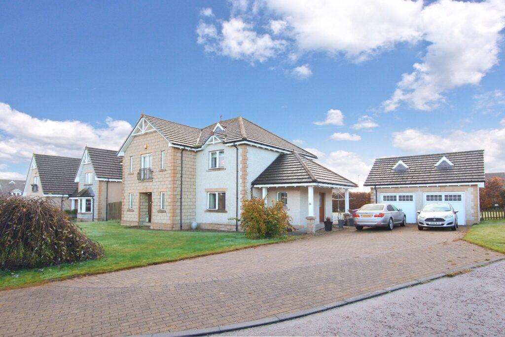 15 Osprey Rise, Piperdam, Fowlis, DD2 5GF 5 bed detached house for sale
