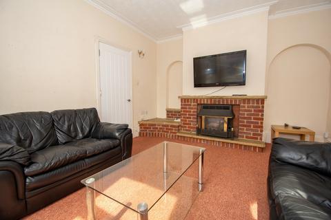 4 bedroom semi-detached house to rent, Student house on Cardigan Road