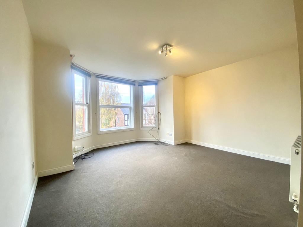 Lea Road, Heaton Moor, Stockport, SK4 2 bed apartment £700 pcm (£162 pw)