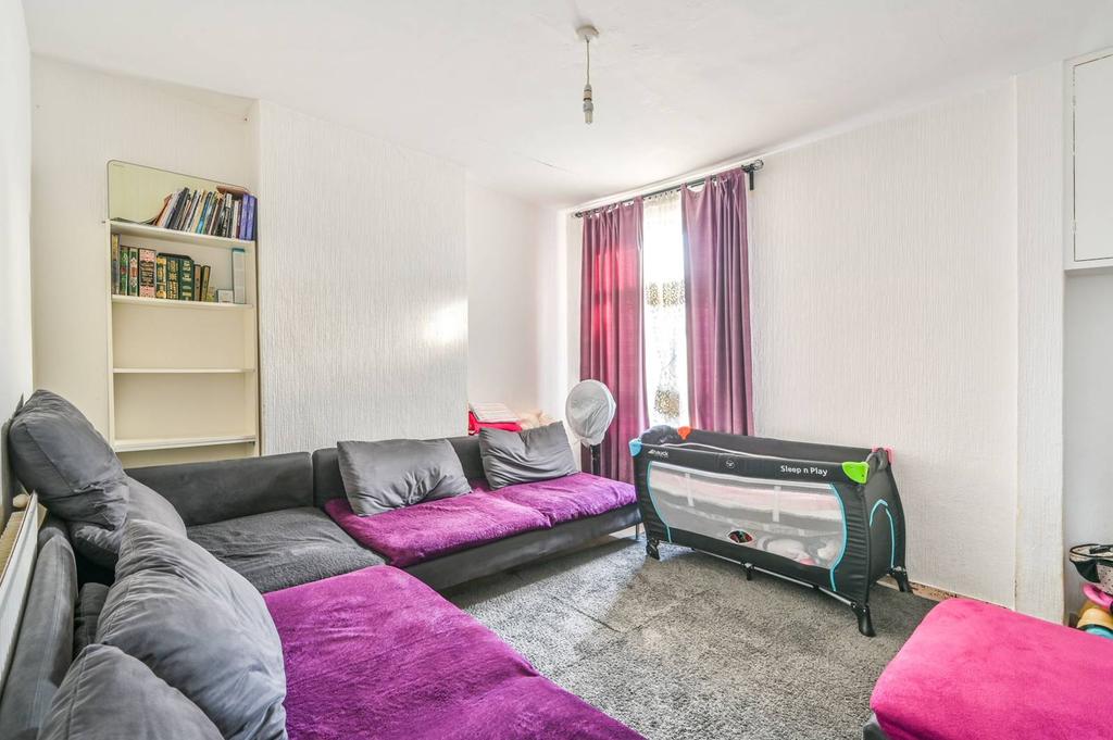 Ringwood Road, Walthamstow, London, E17 2 bed terraced house £600,000