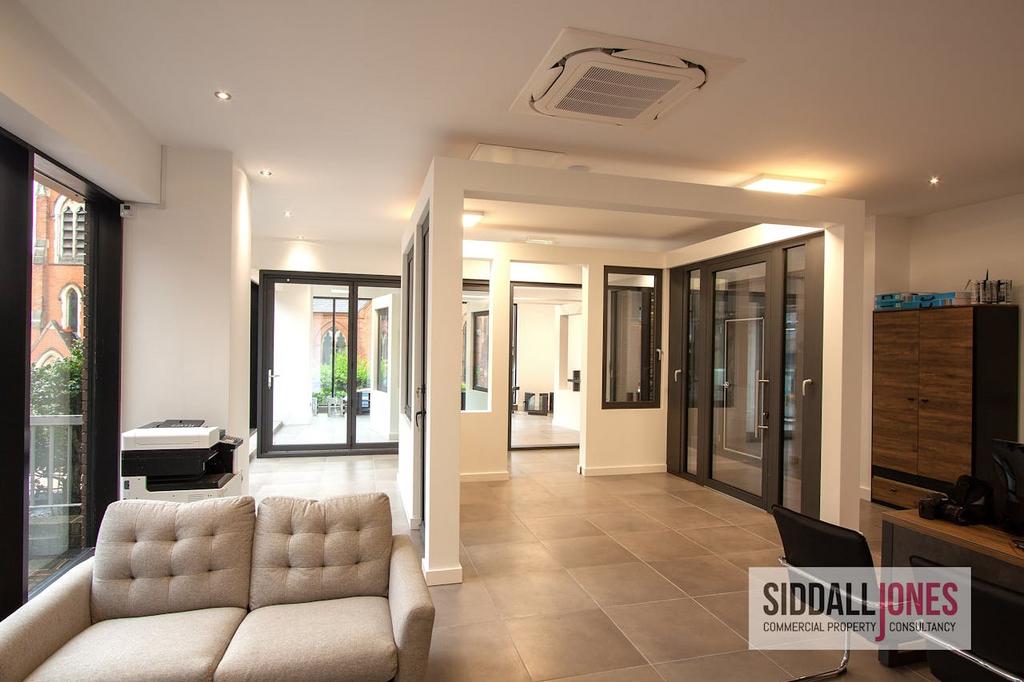 16 Showroom internal 1.jpg