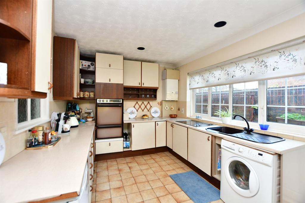 Woodside, Wigmore, Gillingham, Kent 3 bed detached bungalow £550,000