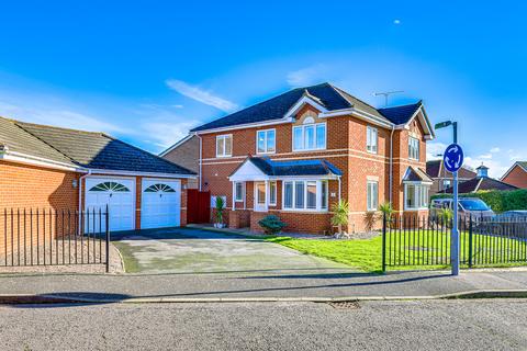 4 bedroom detached house for sale - Stirling Close, Rayleigh, SS6