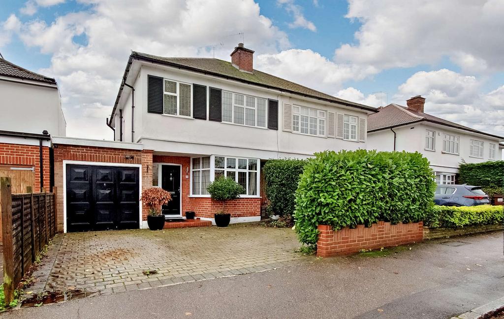 Cannonbury Avenue Pinner Ha5 3 Bed Semi Detached House £765 000