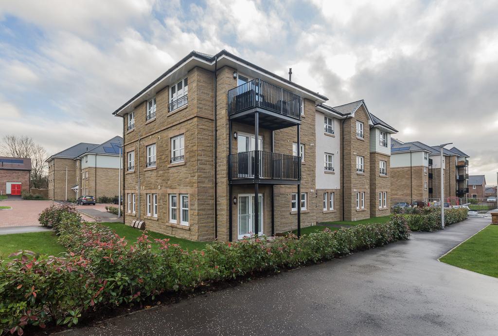 1/3 14 Cedarwood Gardens, 2 bed flat £205,000