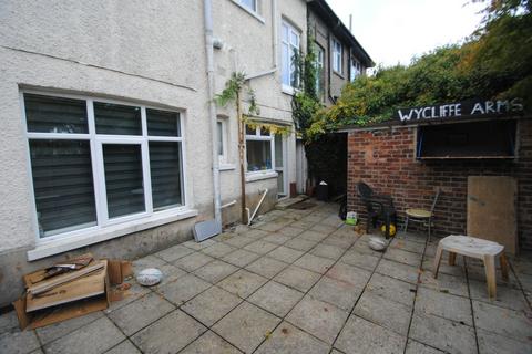 1 bedroom semi-detached house to rent, Student house on Wycliffe road