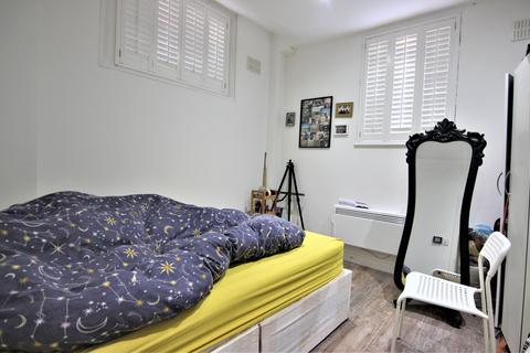 2 bedroom flat to rent, Kimberley Gardens, Haringey, N4