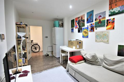 2 bedroom flat to rent, Kimberley Gardens, Haringey, N4