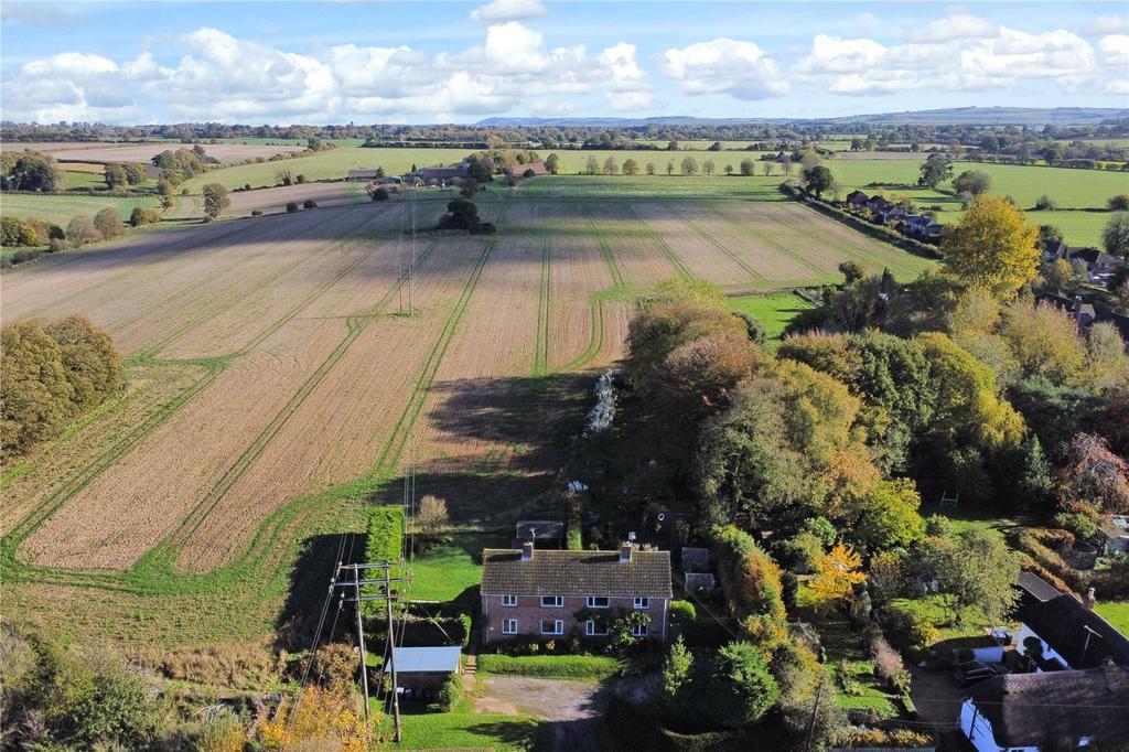 Easton Royal, Pewsey, Wiltshire, SN9 6 bed semidetached house £750,000