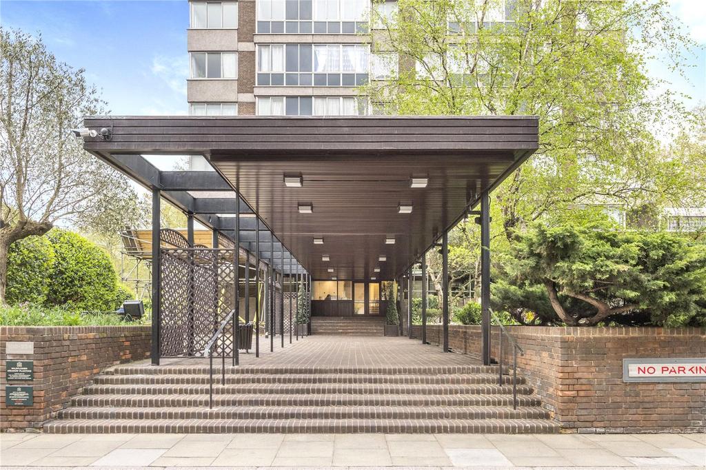 Quadrangle Tower, Cambridge Square... 1 bed flat £2,500 pcm (£577 pw)