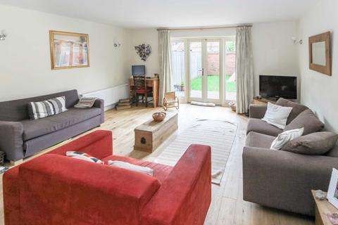 3 bedroom semi-detached house to rent, Forge Court, Aston Clinton, Buckinghamshire