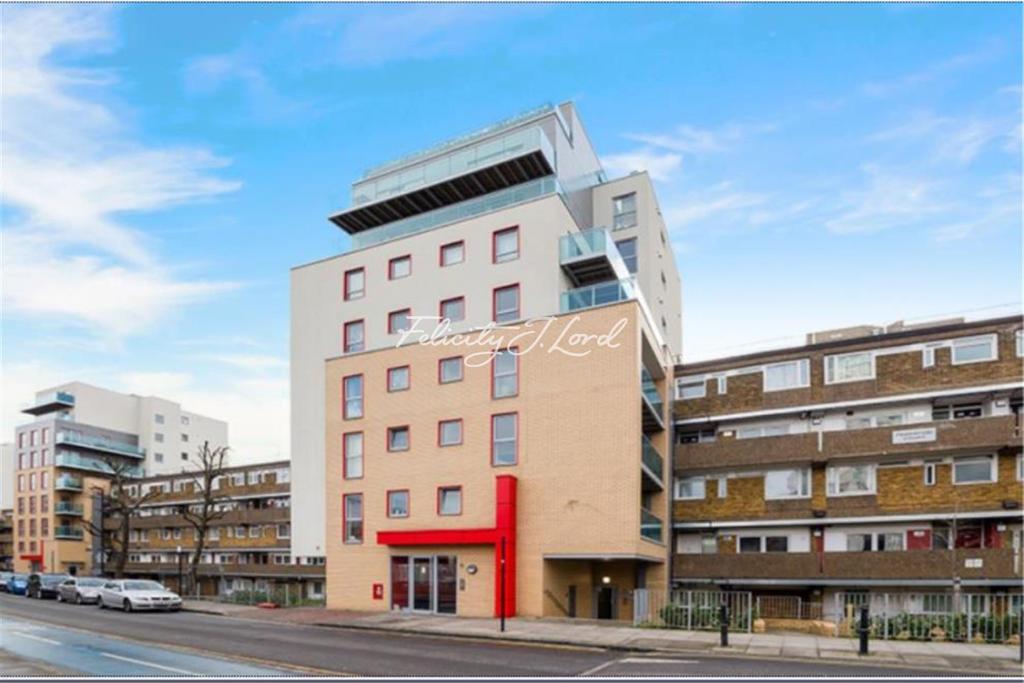 Blenheim Apartments, E1 2 bed flat £2,500 pcm (£577 pw)