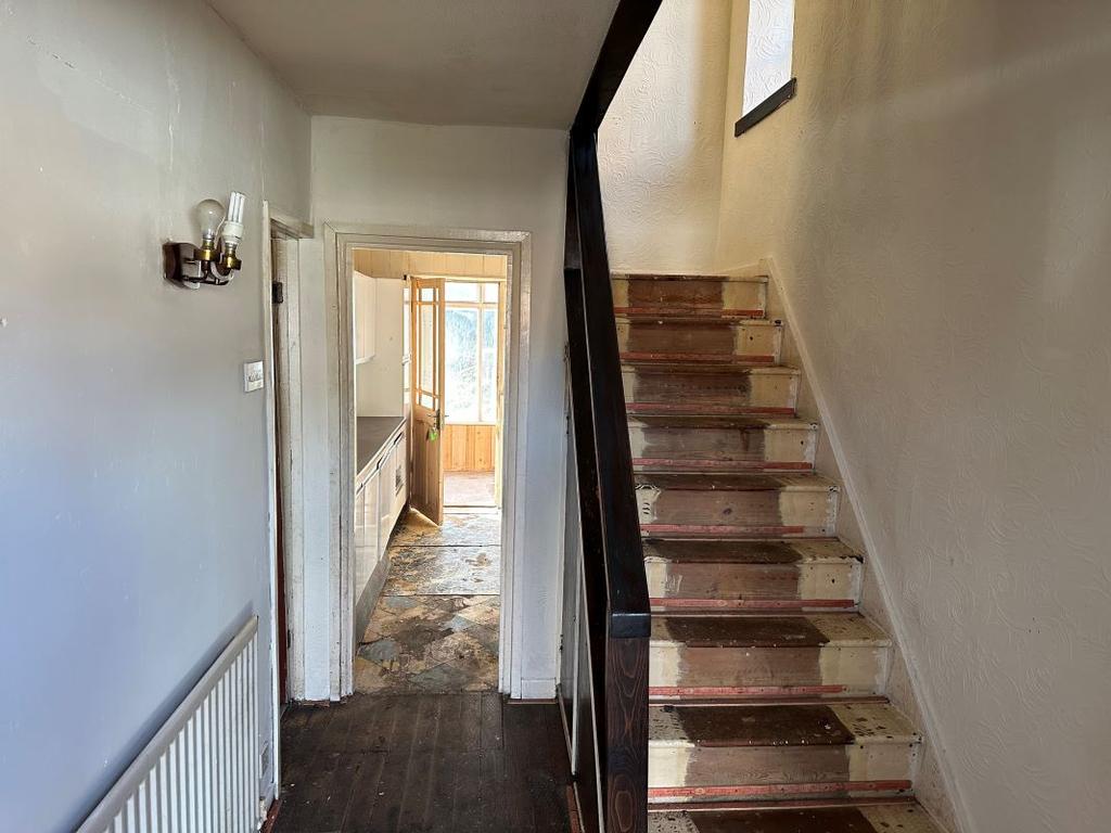 47 Cherry Tree Avenue, Walsall, WS5 4JN 3 bed semidetached house £59,000