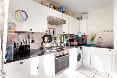 2 bedroom terraced house to rent, Salisbury Road, Harpenden, Hertfordshire, AL5