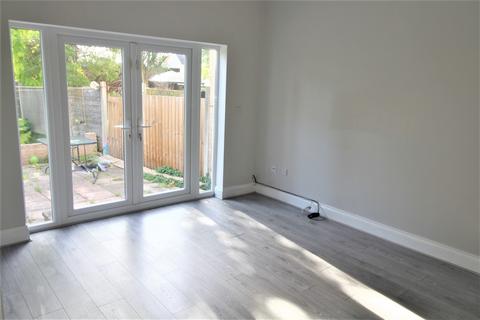 3 bedroom semi-detached house to rent, Hornchurch Road, Hornchurch, Essex, RM12