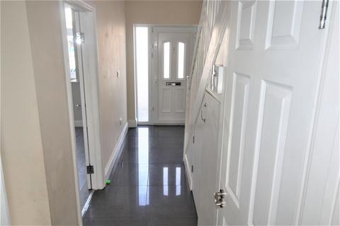 3 bedroom semi-detached house to rent, Hornchurch Road, Hornchurch, Essex, RM12