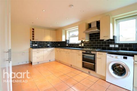 3 bedroom end of terrace house to rent, Gwent Close, Maidenhead, SL6 3DJ