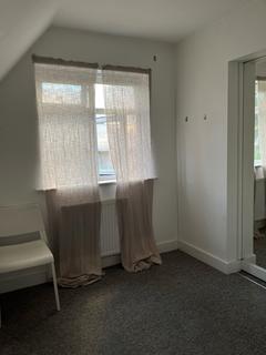 1 bedroom in a house share to rent - Golders Green Road, Golders Green, London, NW11